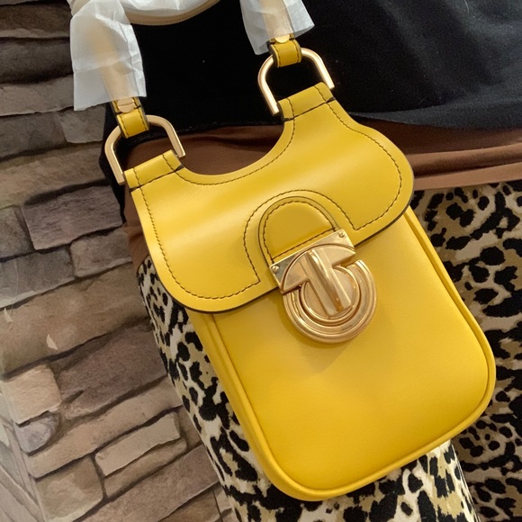 Authentic Tory Burch leather phone /Cards Crosby - Picture 3 of 8